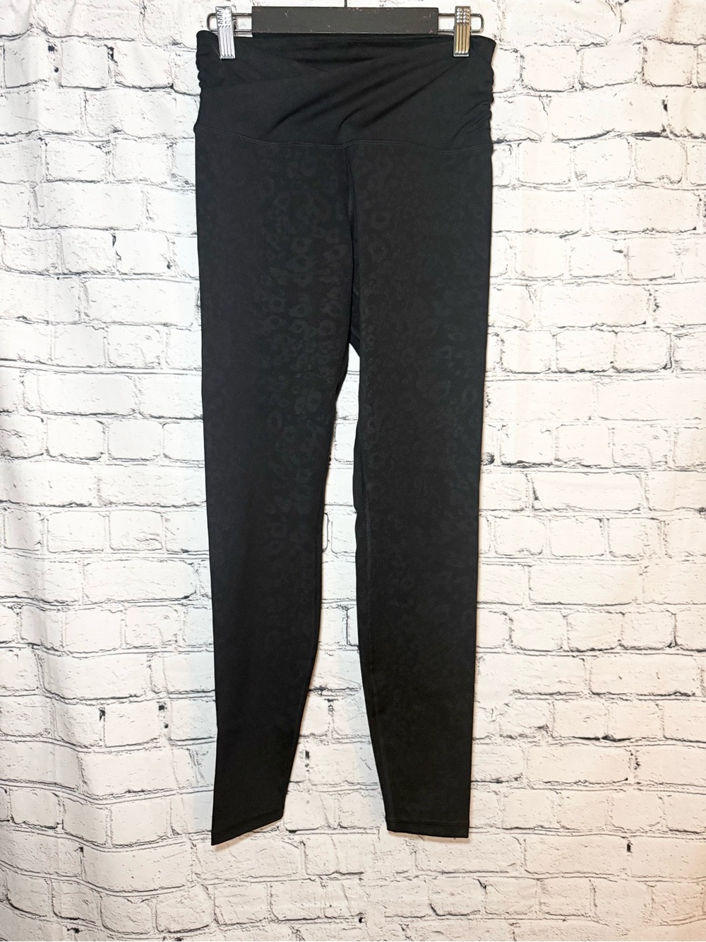Ododos. Black leopard print leggings. Size S